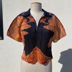 Perks and Mini pleated top size S